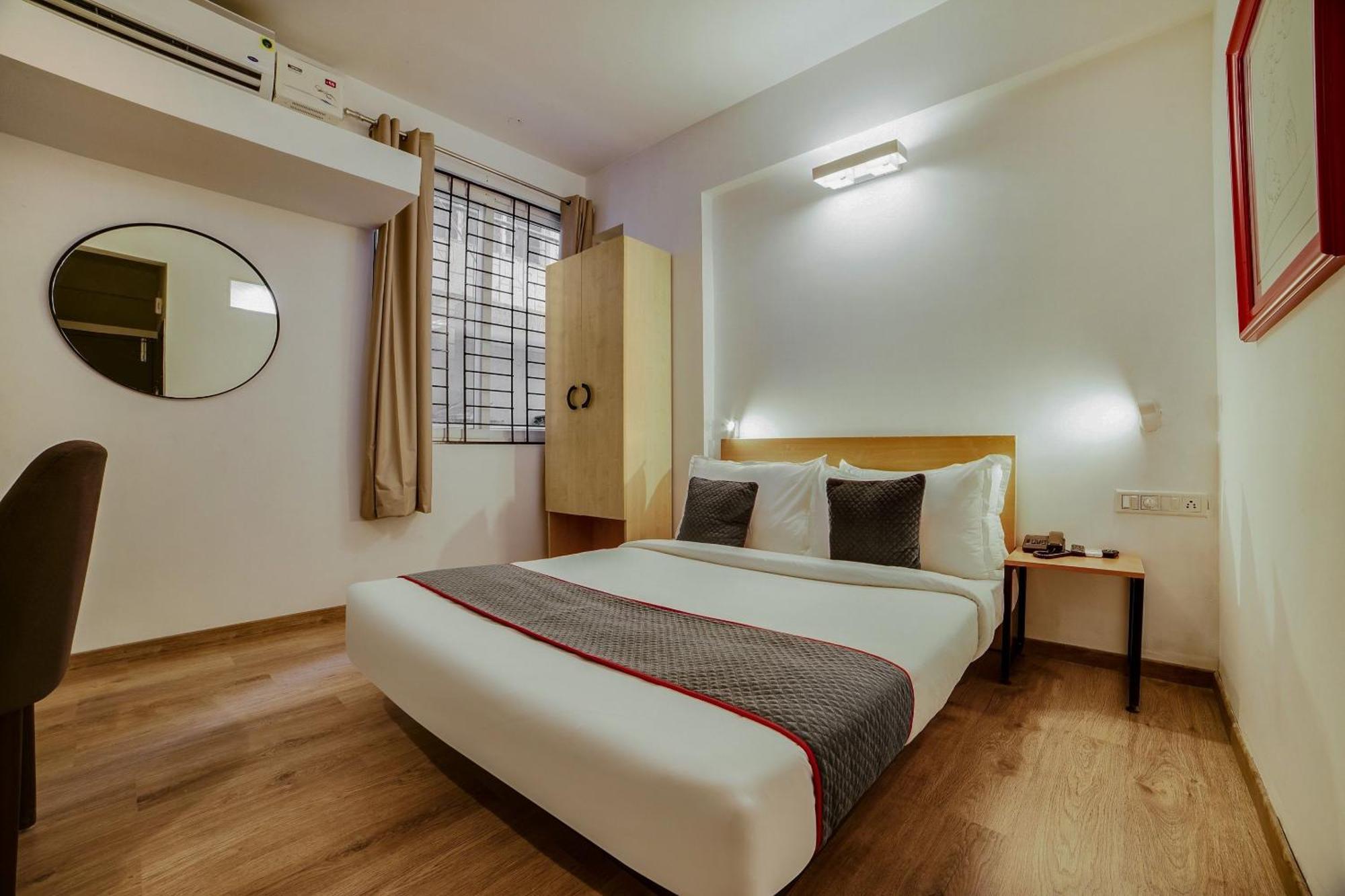 Townhouse Sarvar Hospitality Near Ascendas Park Square Mall Бангалор Екстериор снимка