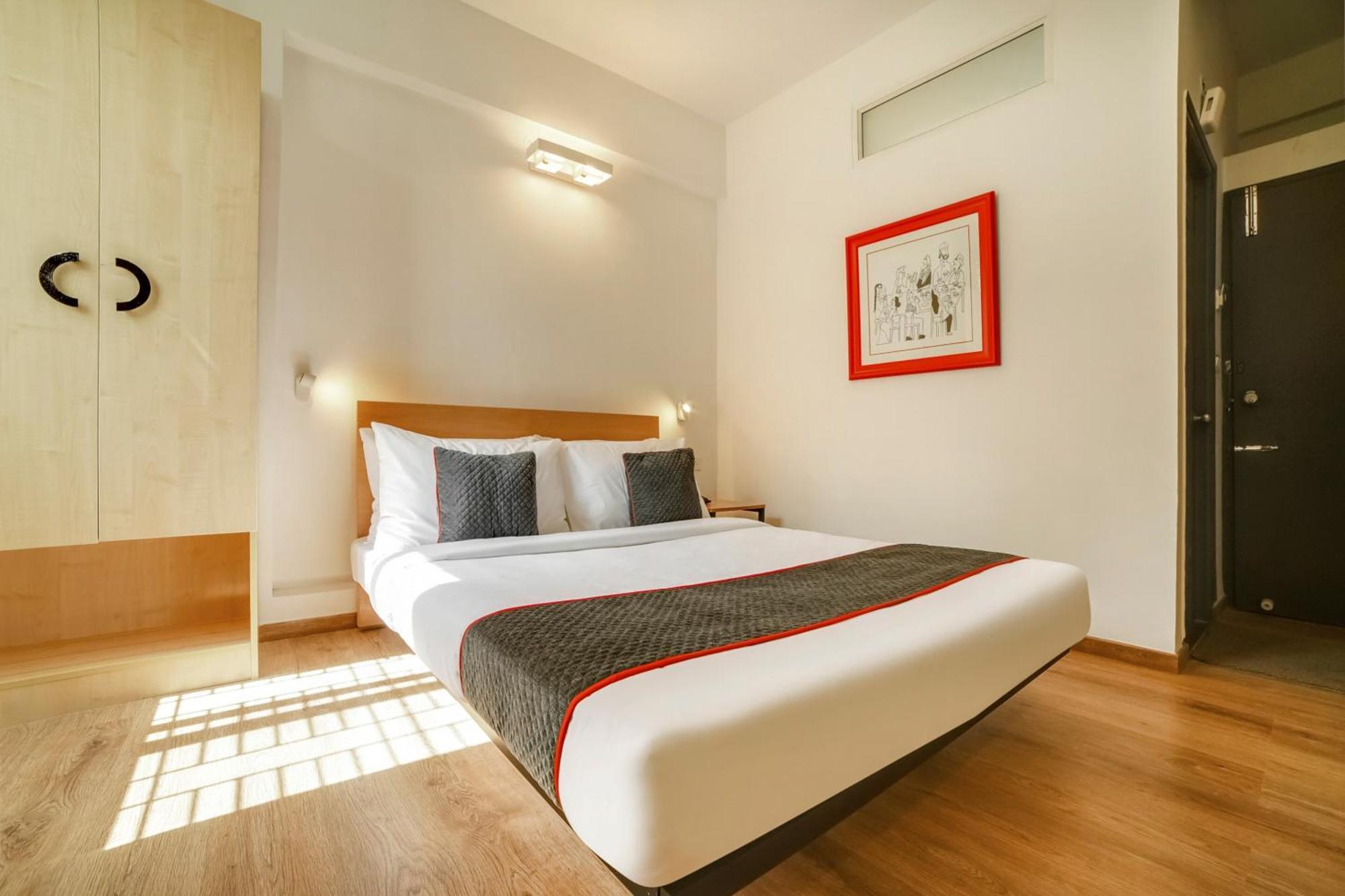 Townhouse Sarvar Hospitality Near Ascendas Park Square Mall Бангалор Екстериор снимка