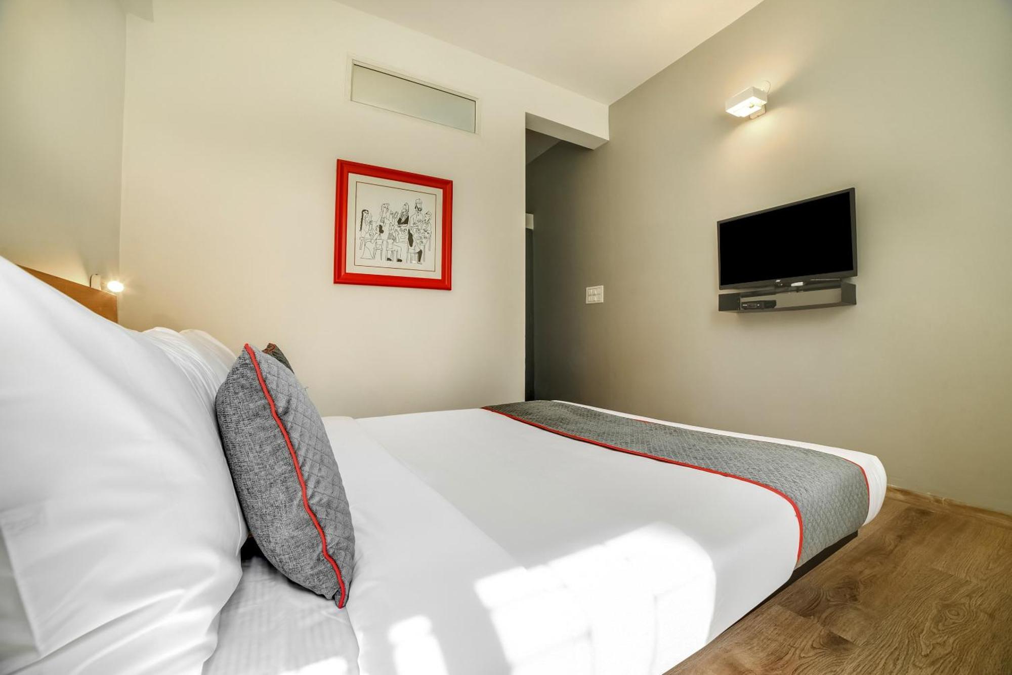 Townhouse Sarvar Hospitality Near Ascendas Park Square Mall Бангалор Екстериор снимка