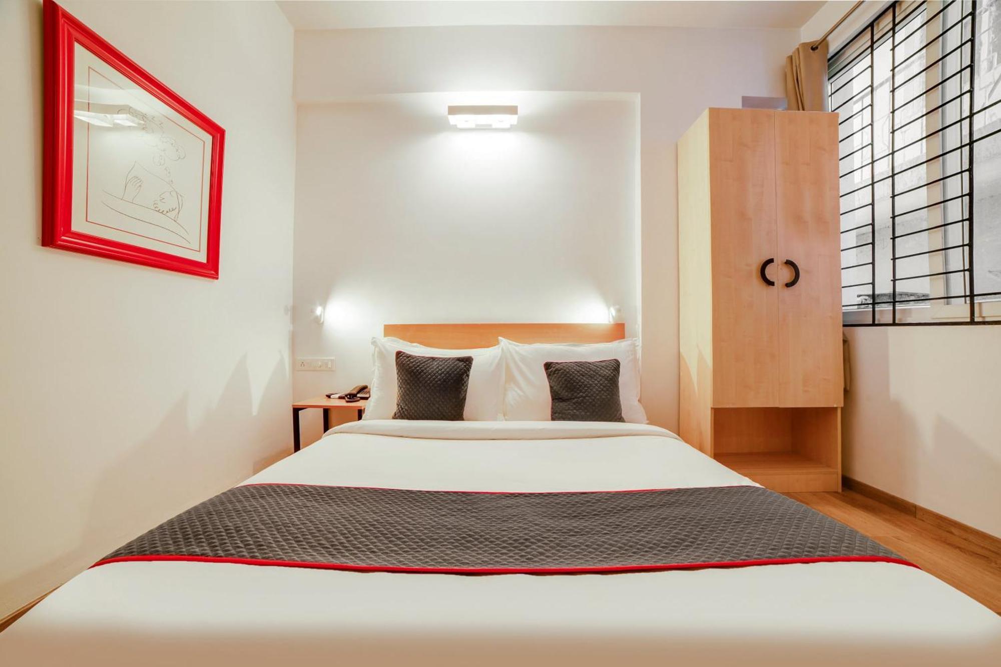 Townhouse Sarvar Hospitality Near Ascendas Park Square Mall Бангалор Екстериор снимка