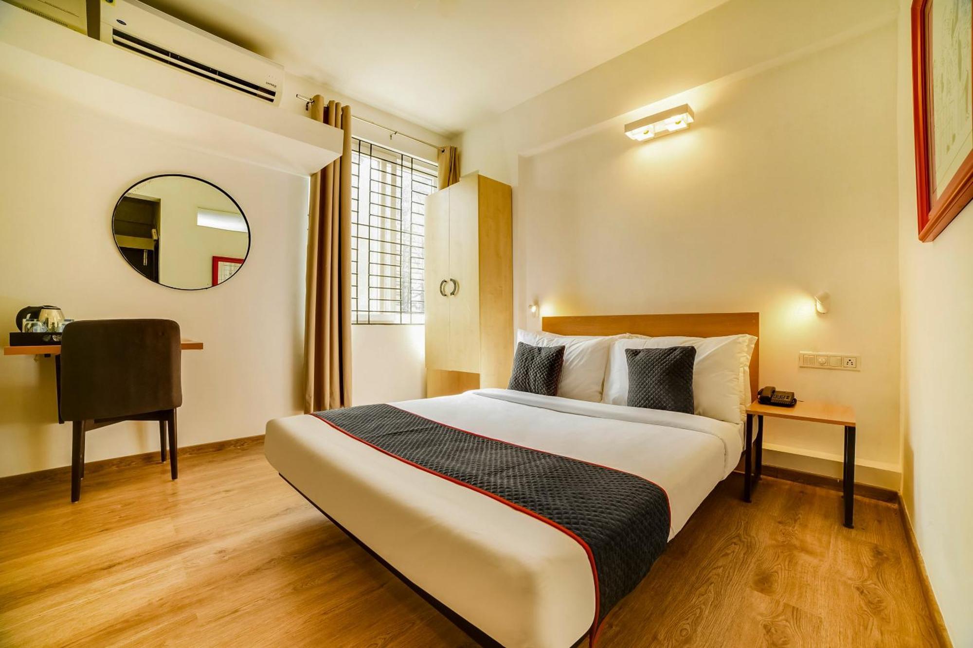 Townhouse Sarvar Hospitality Near Ascendas Park Square Mall Бангалор Екстериор снимка