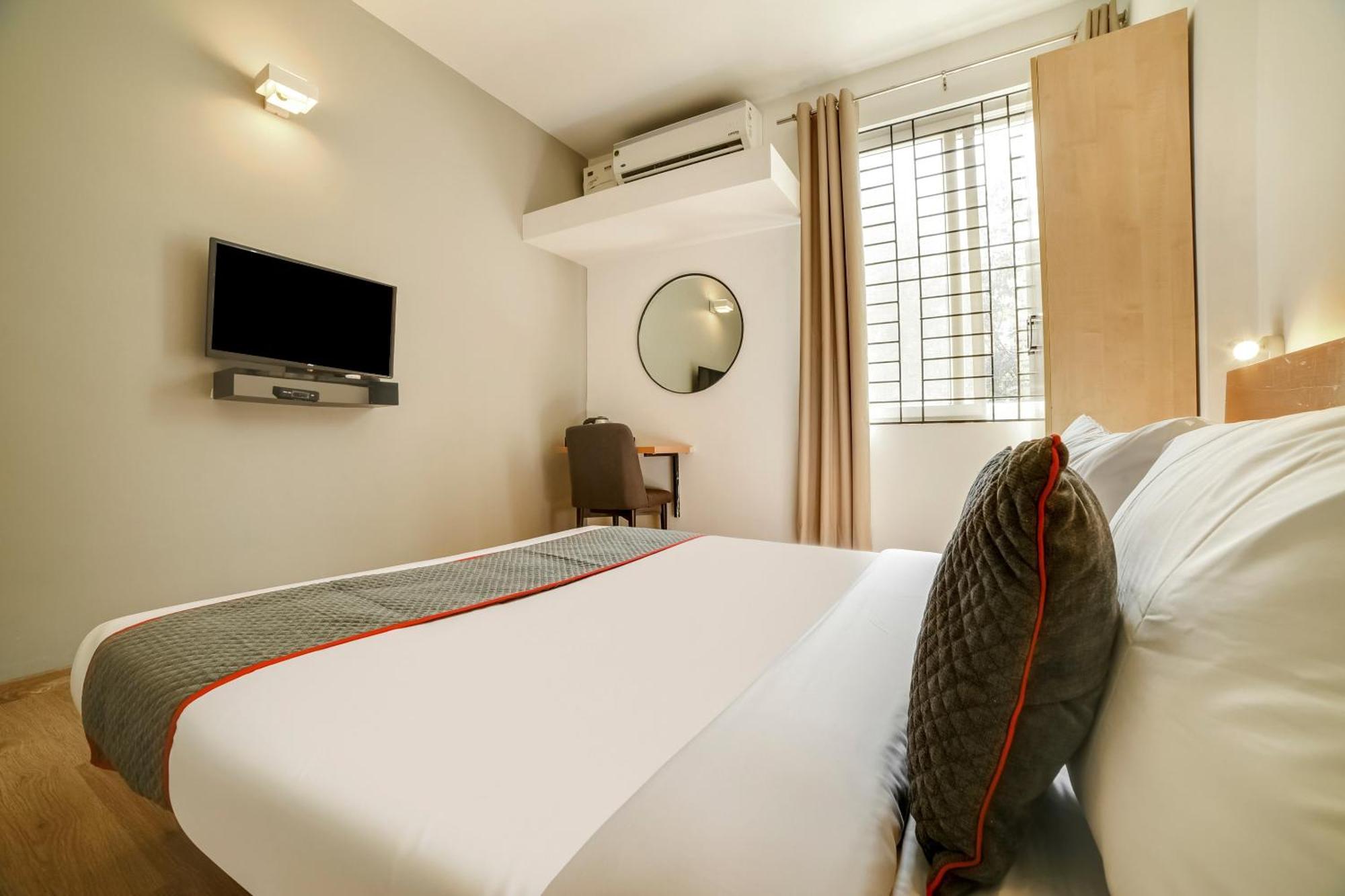 Townhouse Sarvar Hospitality Near Ascendas Park Square Mall Бангалор Екстериор снимка