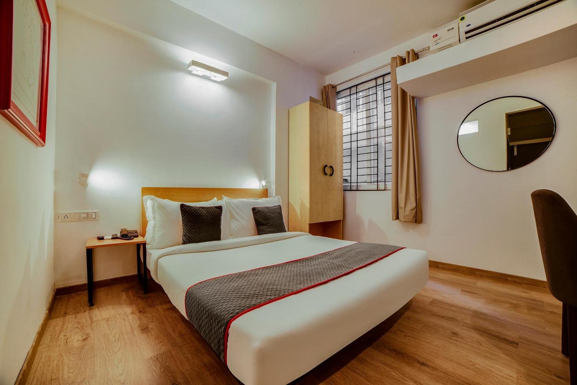 Townhouse Sarvar Hospitality Near Ascendas Park Square Mall Бангалор Екстериор снимка