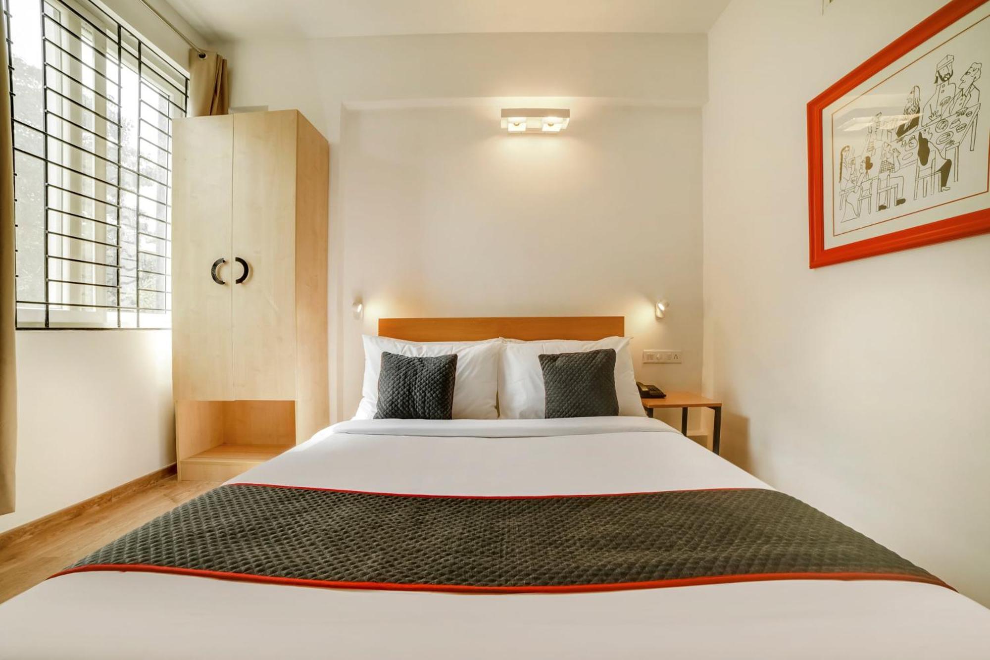 Townhouse Sarvar Hospitality Near Ascendas Park Square Mall Бангалор Екстериор снимка
