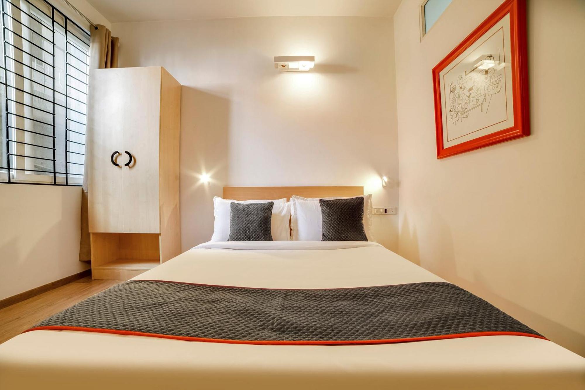 Townhouse Sarvar Hospitality Near Ascendas Park Square Mall Бангалор Екстериор снимка
